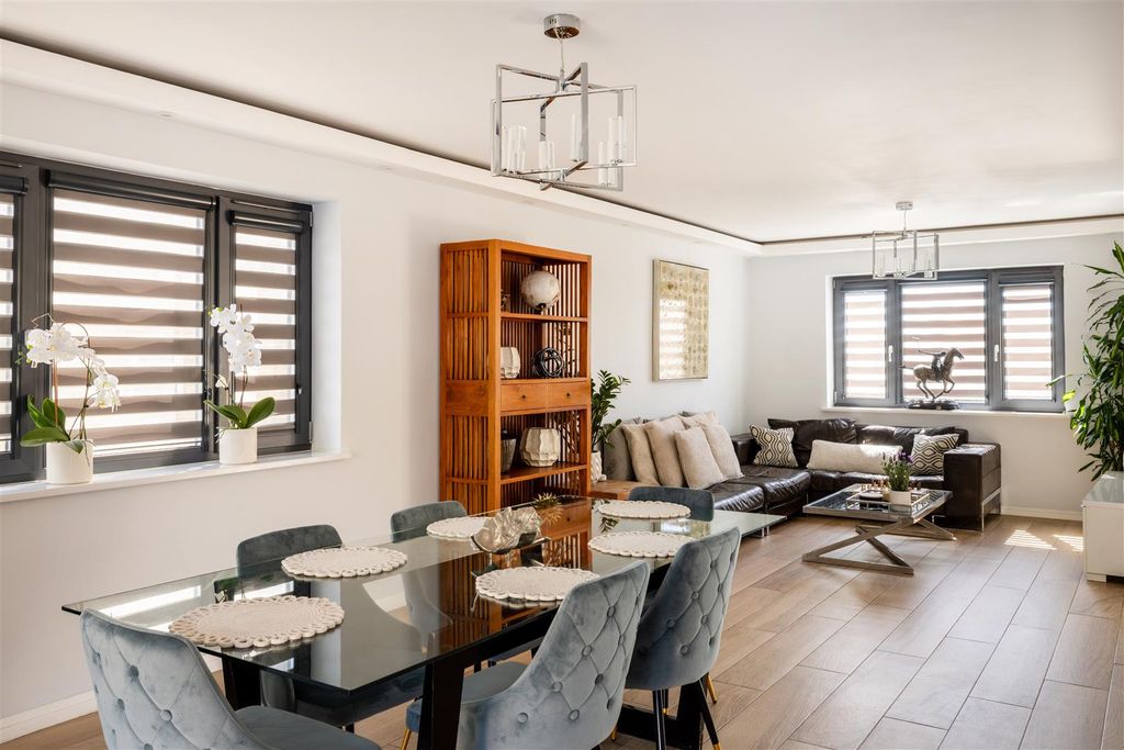 Property photo 3 of 25