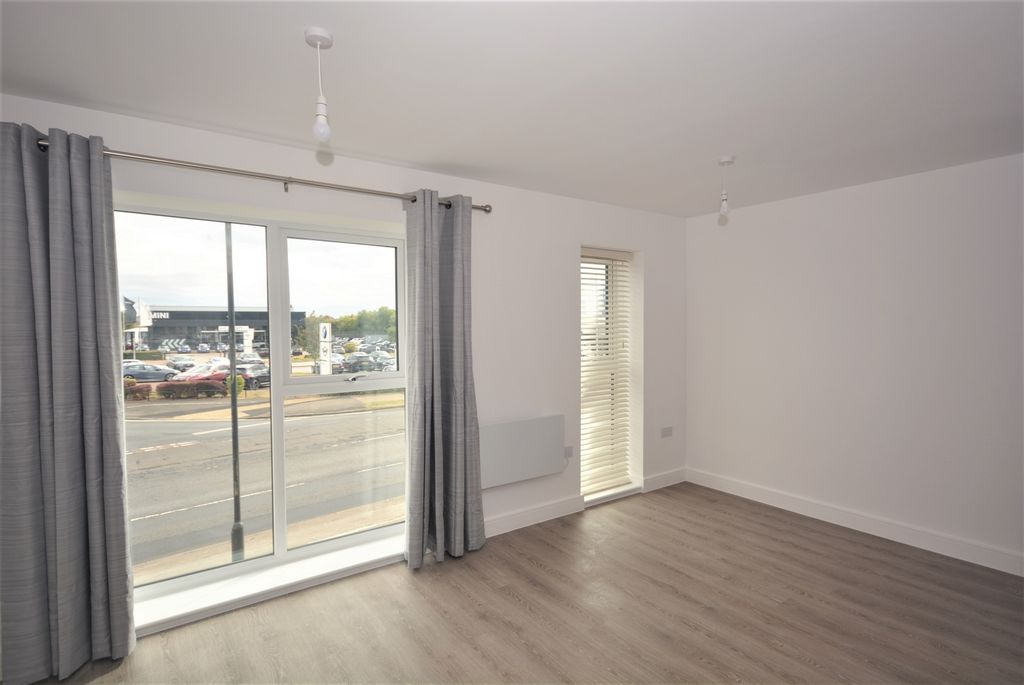 Property photo 2 of 7 Living Area