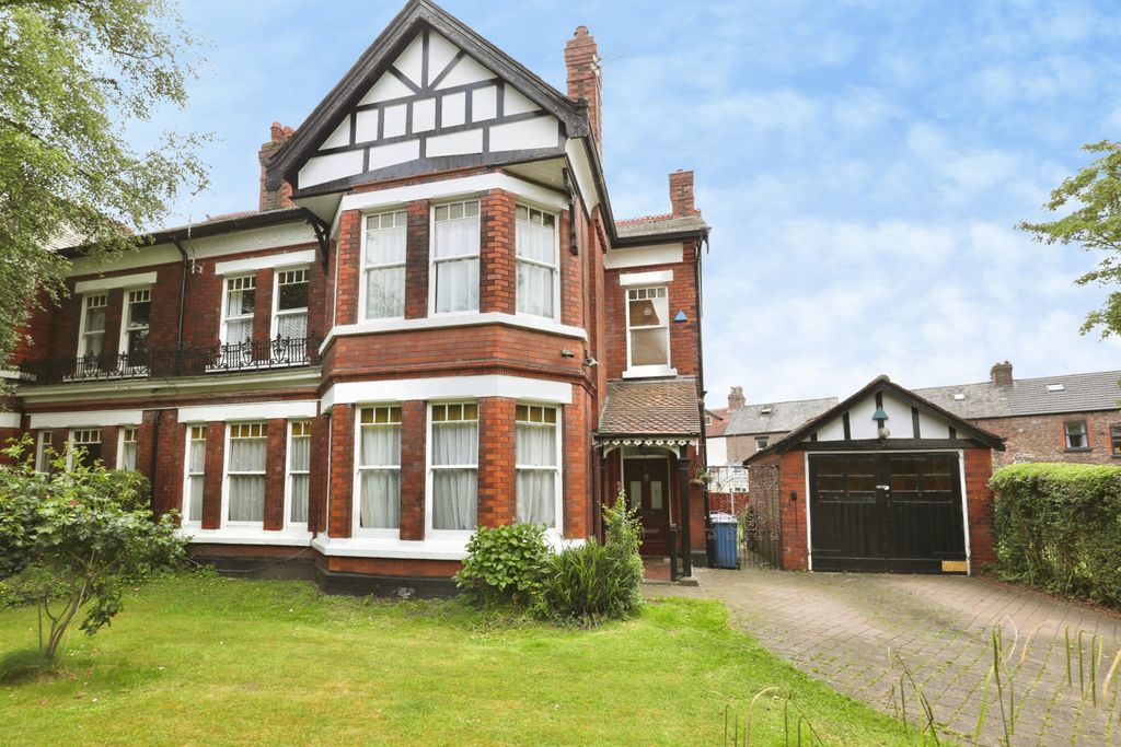 Property photo 2 of 20 18