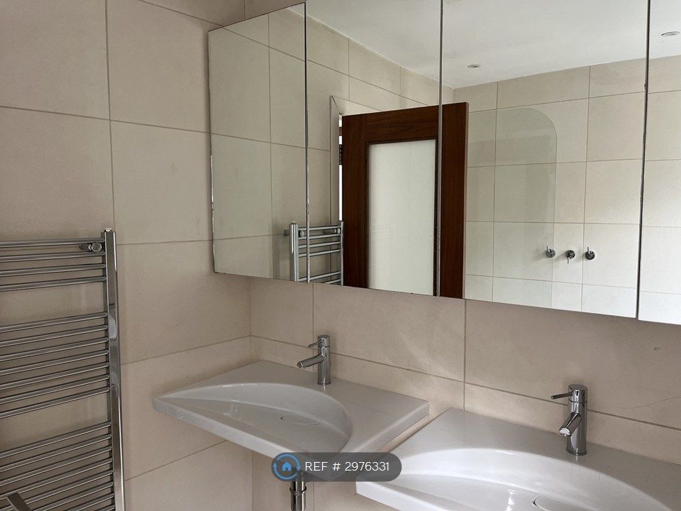 Property photo 3 of 5 Ensuite