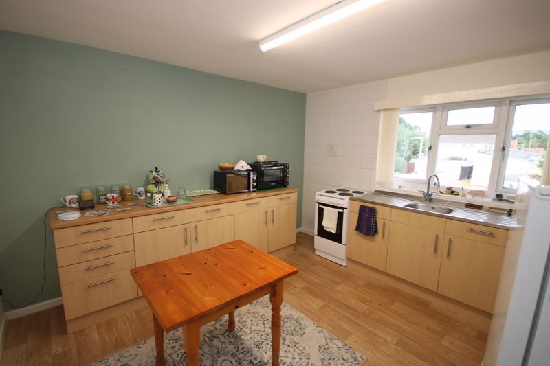 Property photo 2 of 8 Kitchen