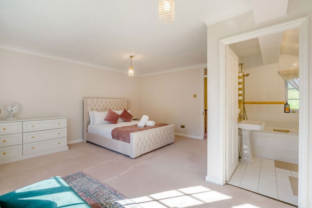 Additional image 13 of 4 bed detached house for salePotters Heights Close, Pinner HA5