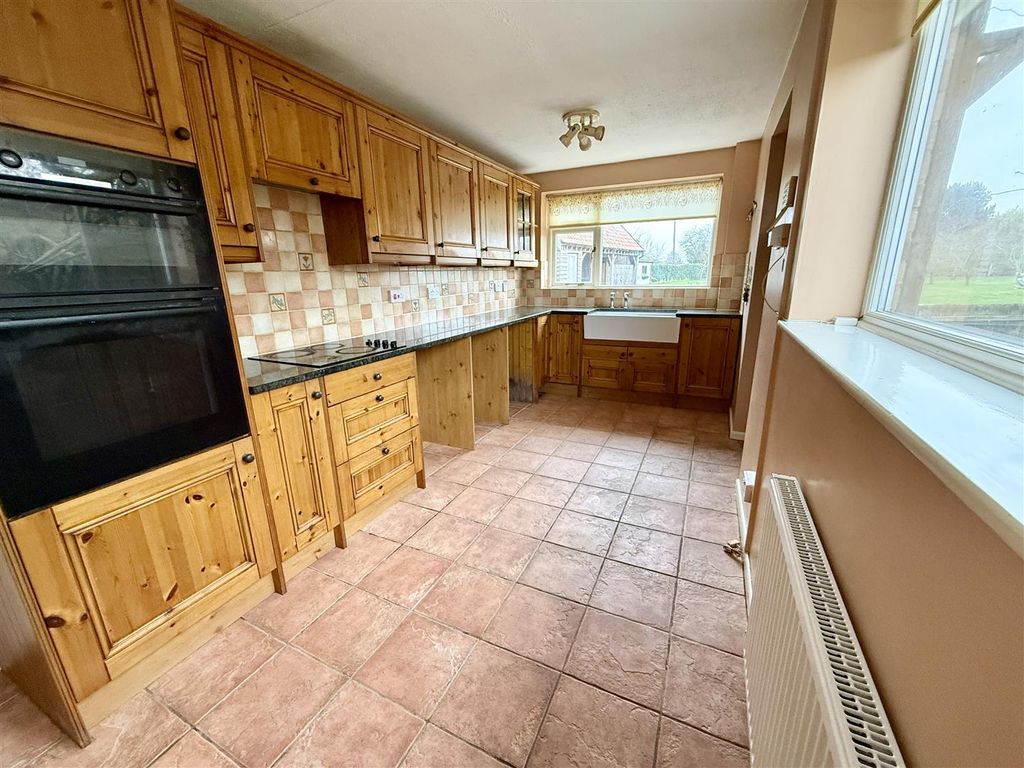 Property photo 2 of 21 Kitchen