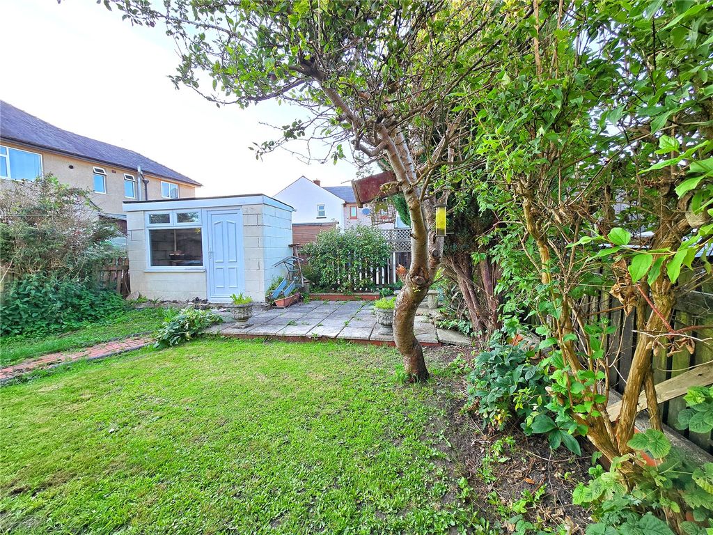 Property photo 2 of 24 Garden &amp; Outbuilding
