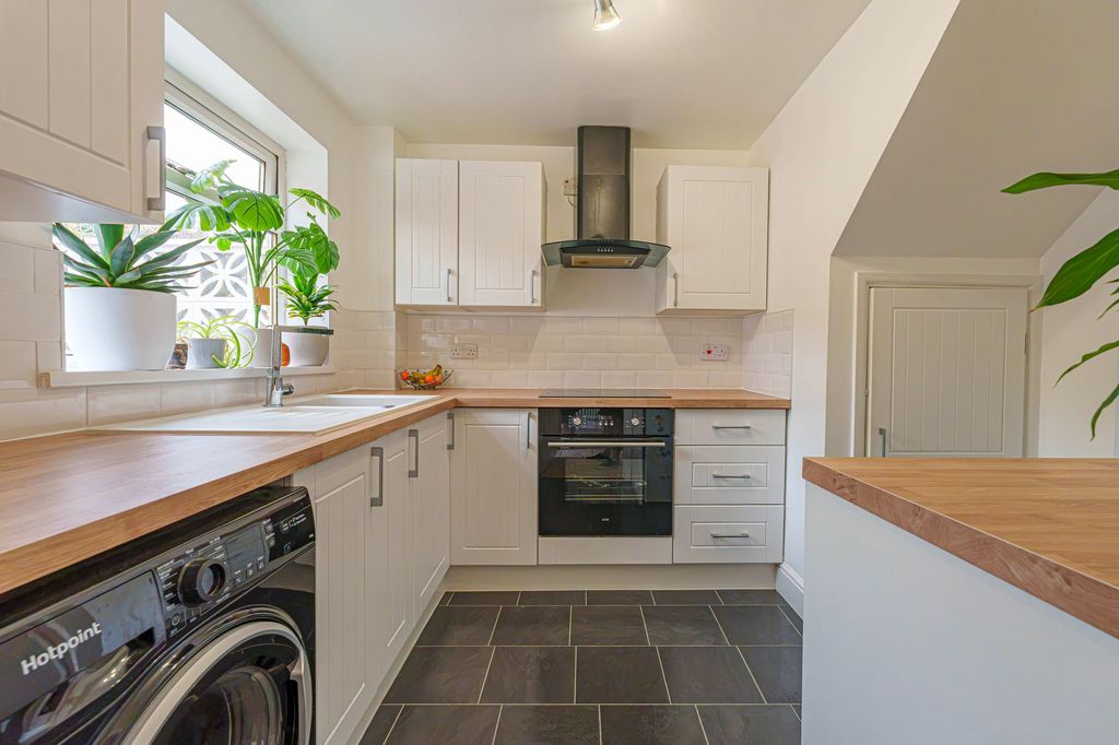 Property photo 2 of 32