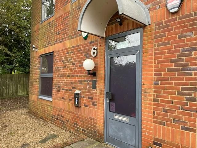Property photo 1 of 3 6 Warren Court Crowborough 3.Jpg