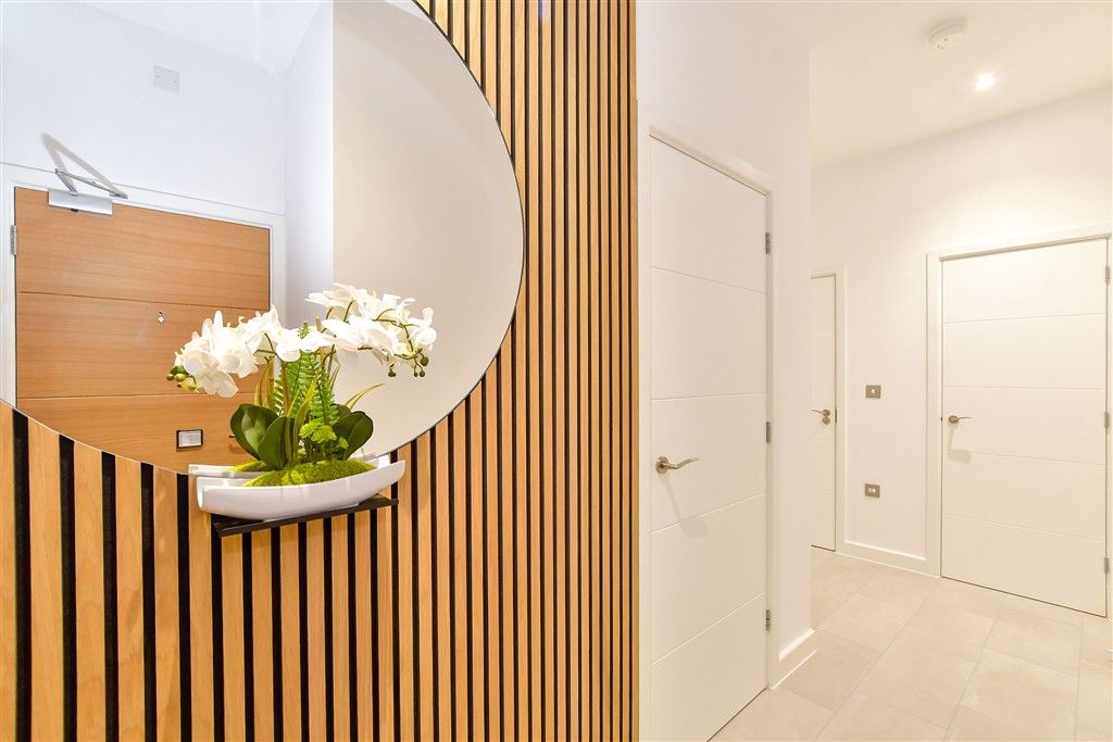 Property photo 2 of 21 Hallway