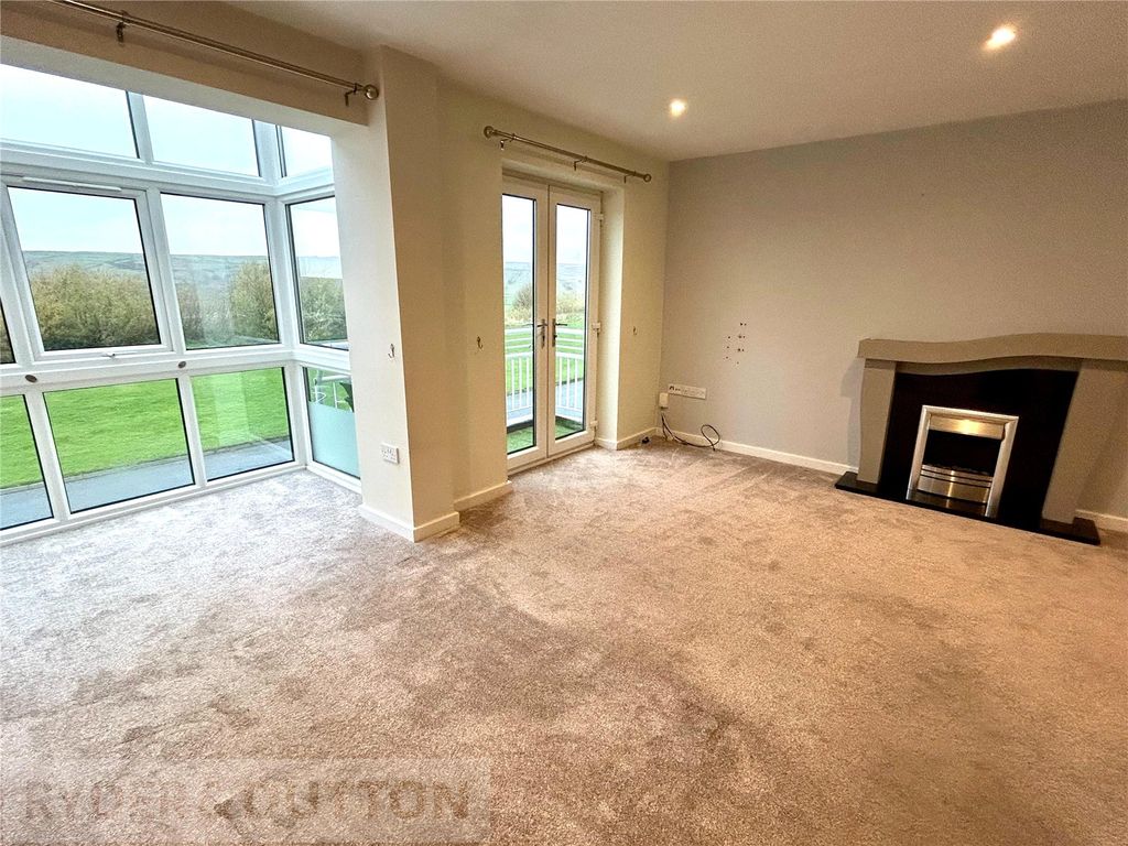 Property photo 2 of 25 Lounge