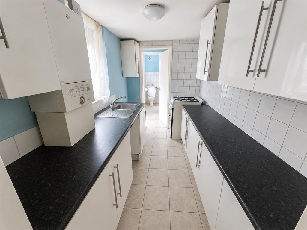 Property photo 2 of 8 Kitchen