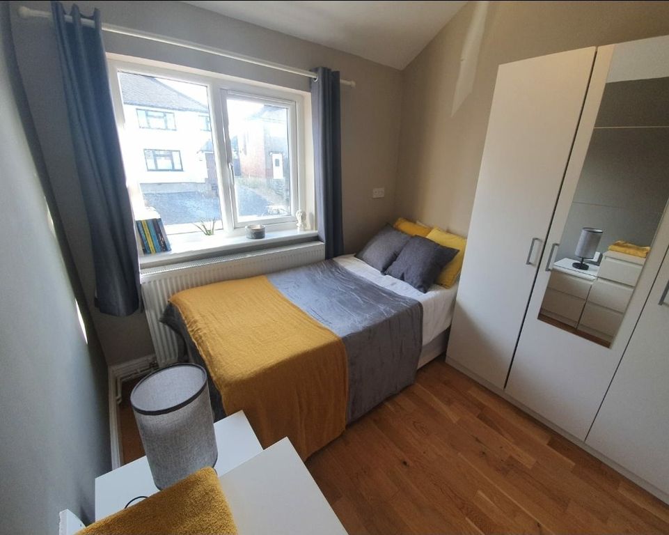 Property photo 1 of 7 Furnished Room Let