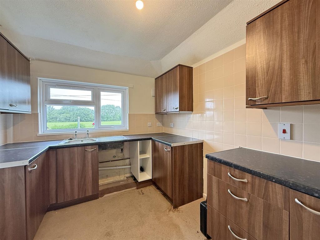 Property photo 3 of 7 Aylesbury Crescent 97 - Kitchen.Jpg