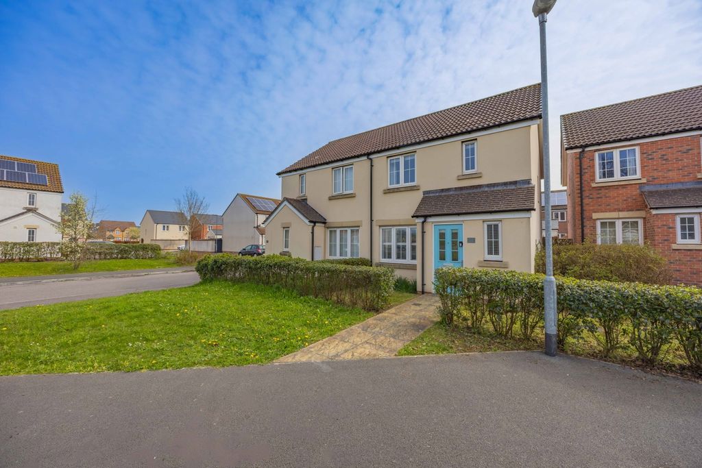 Property photo 1 of 16 Ewemove Taunton - Hardys Road (13)