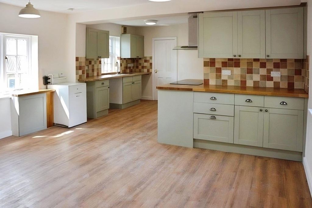 Property photo 2 of 4 9Ed66519-Kitchen.Jpg