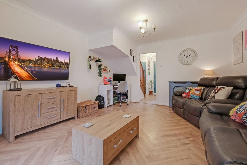 Property photo 3 of 15 4810255