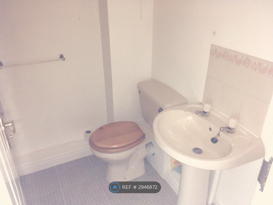 Property photo 3 of 8 Bathroom