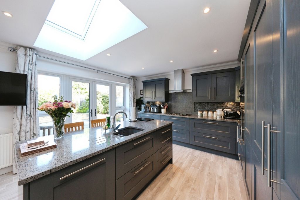Property photo 3 of 18 Pbox-Img.Jpg