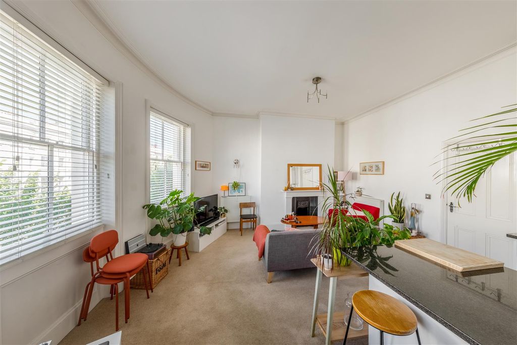 Property photo 3 of 15 42 Brunswick Place-4.Jpg