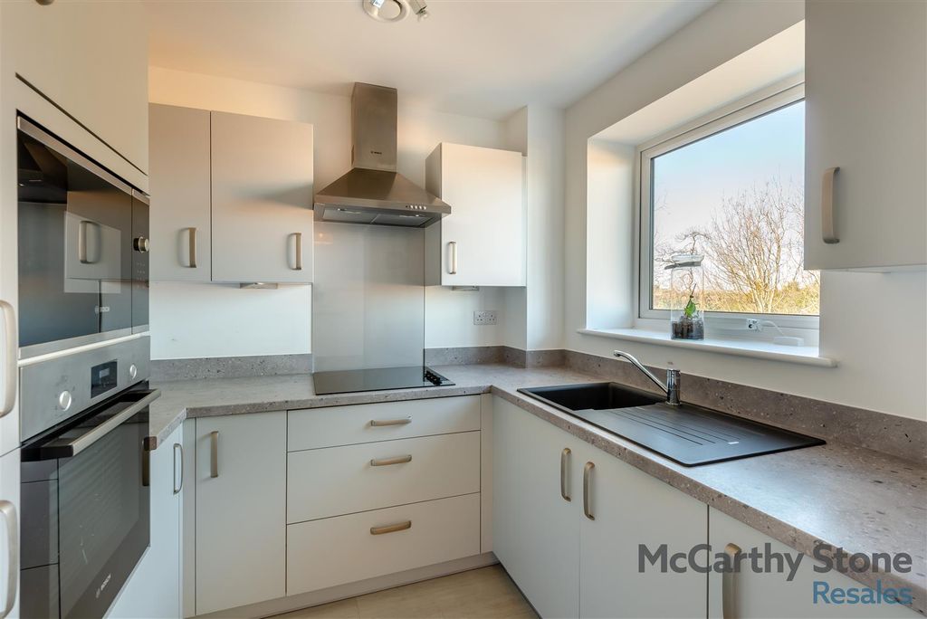 Property photo 3 of 11 8634673-Interior07.Jpg