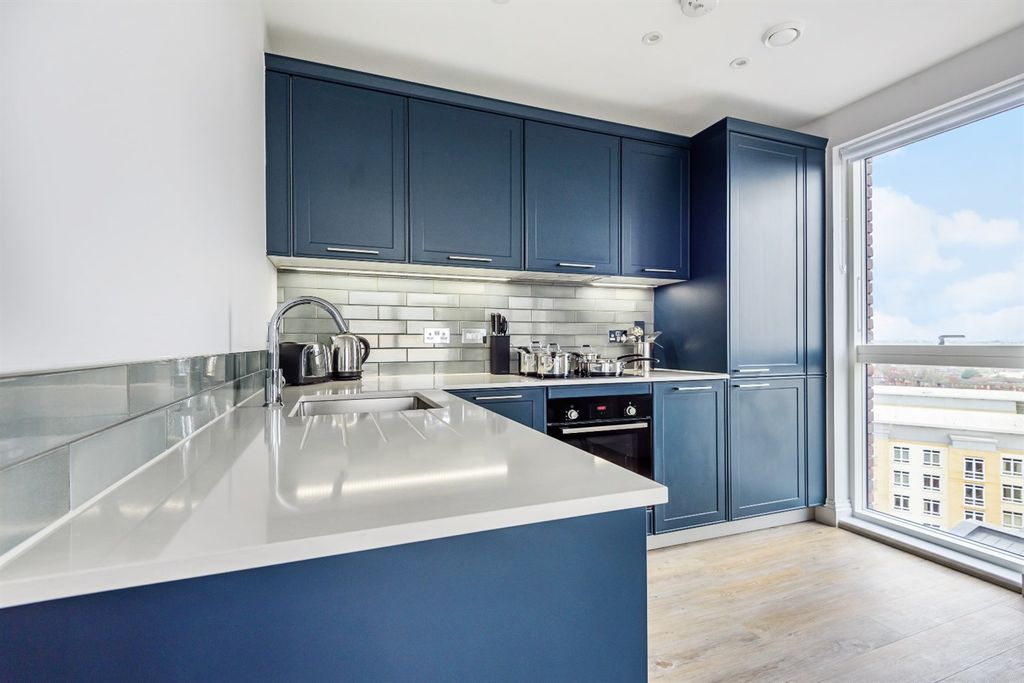 Property photo 3 of 11 Kitchen