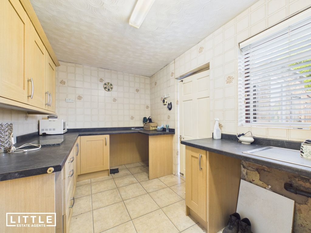 Property photo 3 of 17 Photo 4