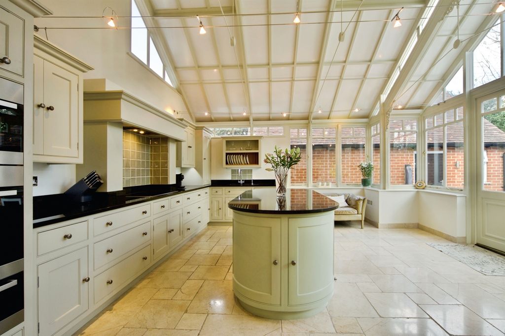 Property photo 2 of 23