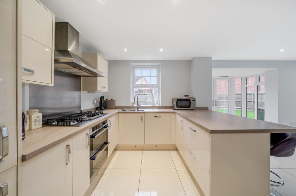 Property photo 3 of 29 1385931-9-693012532165c