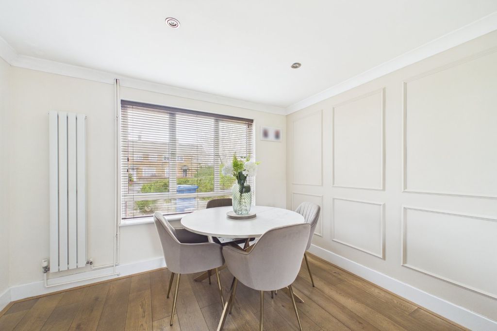 Property photo 3 of 11 Picture No. 12