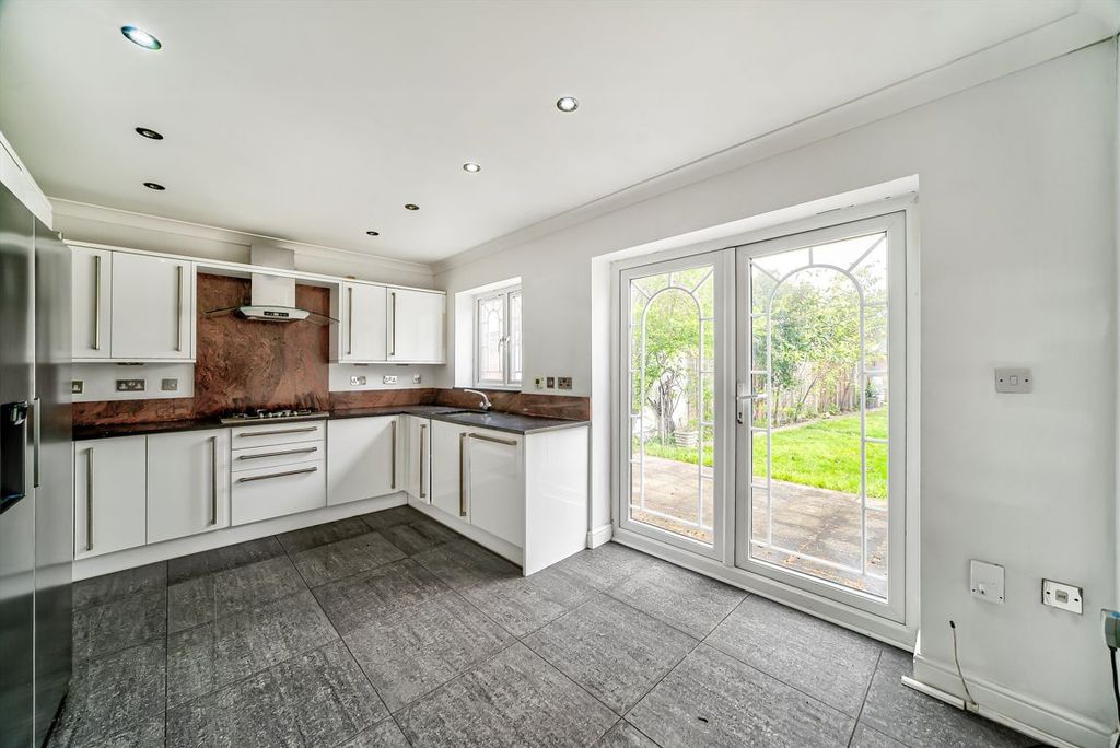 Property photo 3 of 6