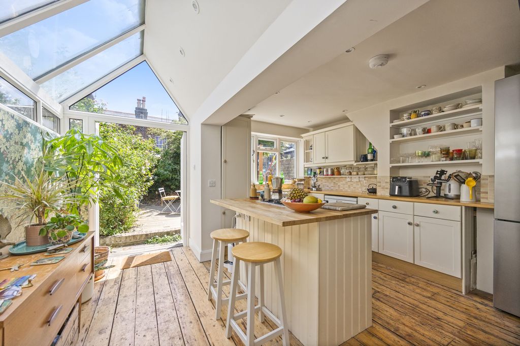 Property photo 2 of 30