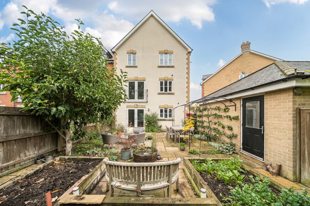 Property photo 1 of 26 .