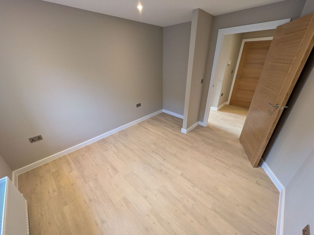 Property photo 3 of 9 Bedorom Reverse