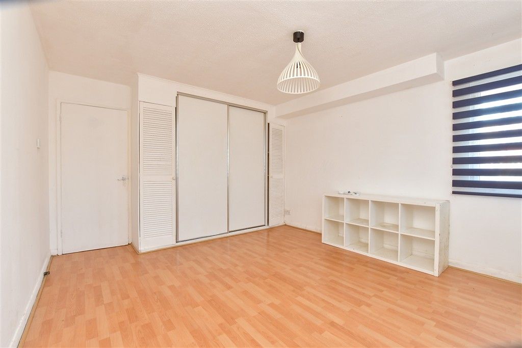 Property photo 3 of 6 Studio