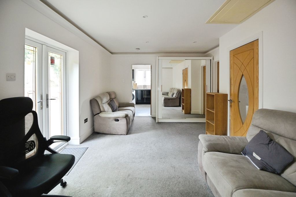 Property photo 3 of 34 Pbox-Img.Jpg