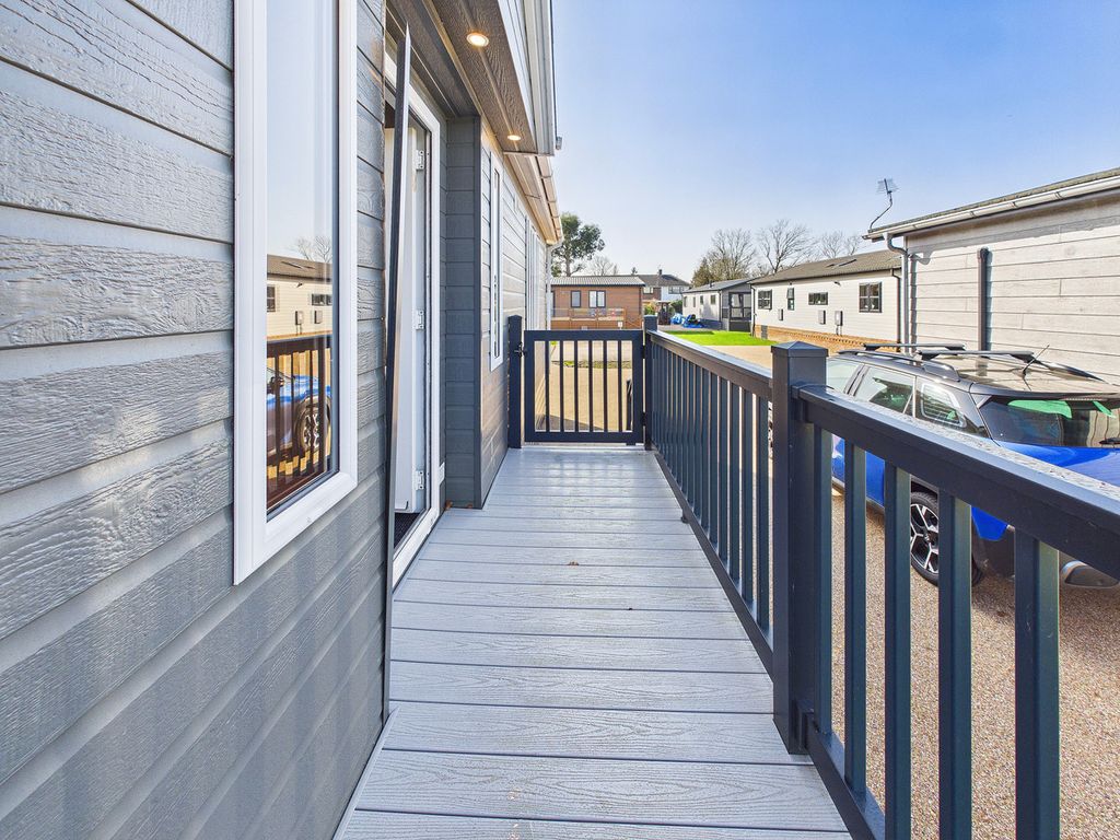 Property photo 2 of 36