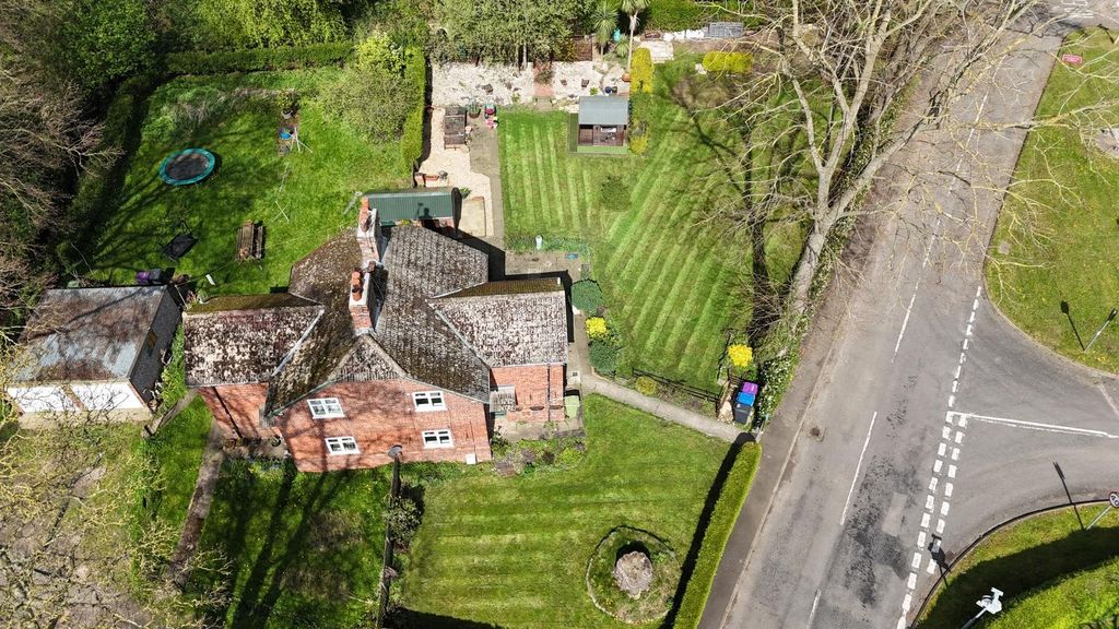 Property photo 1 of 16 4996720