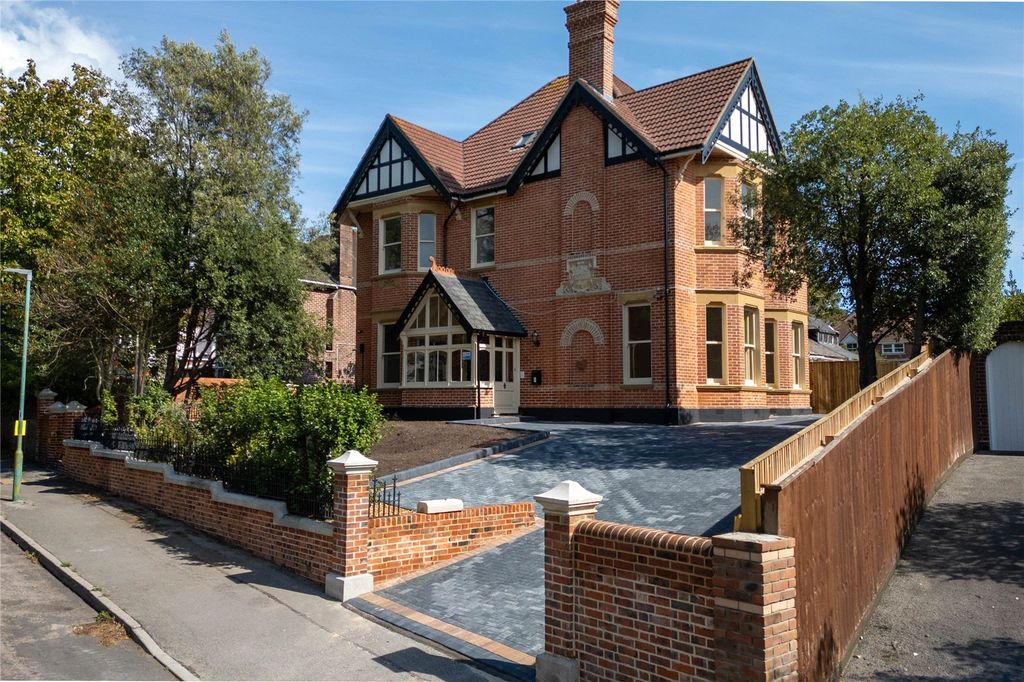 Property photo 1 of 27 Picture No. 05