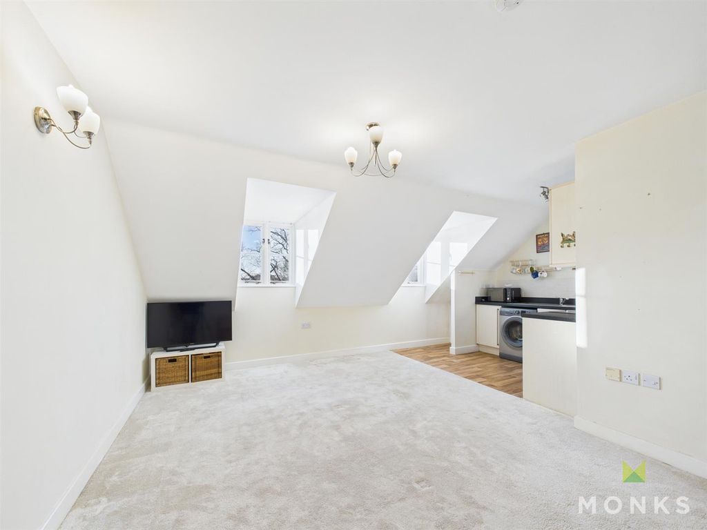 Property photo 2 of 11 Cam05160G0-Pr0051-Still007.Jpg