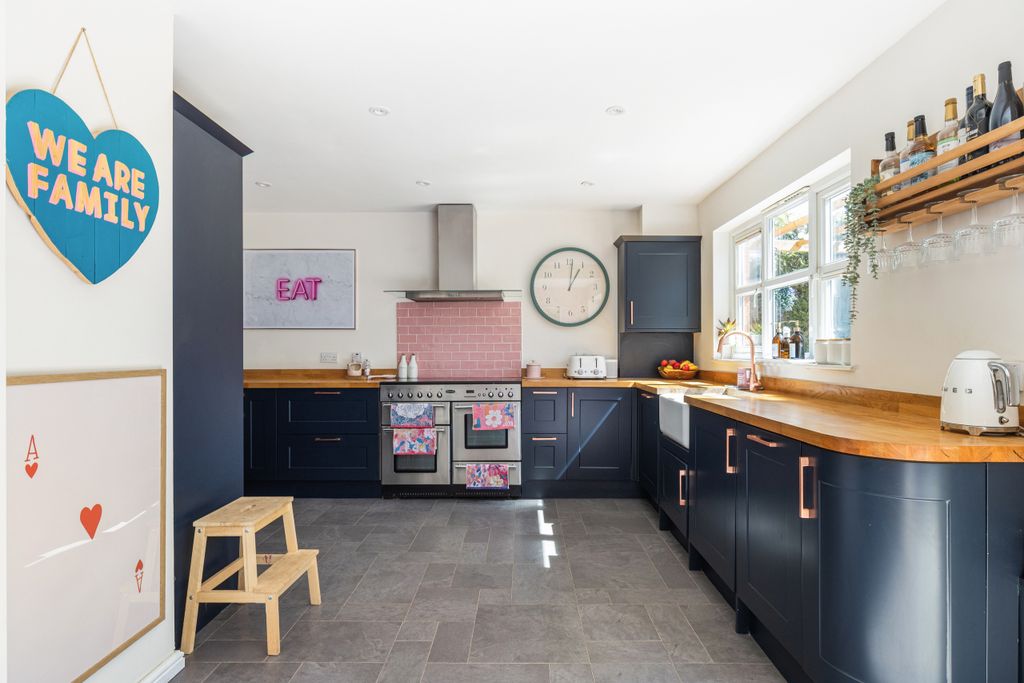 Property photo 3 of 19 R6M26292-Hdr