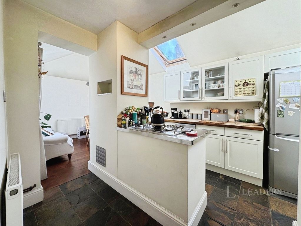 Property photo 3 of 9 Kitchen