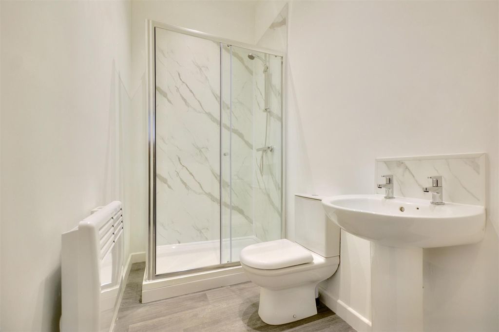 Property photo 3 of 8 Flat 6_2.Jpeg