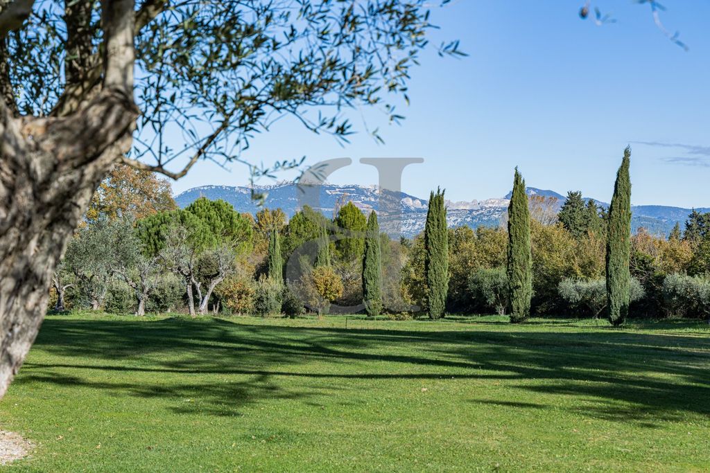 Property photo 2 of 27