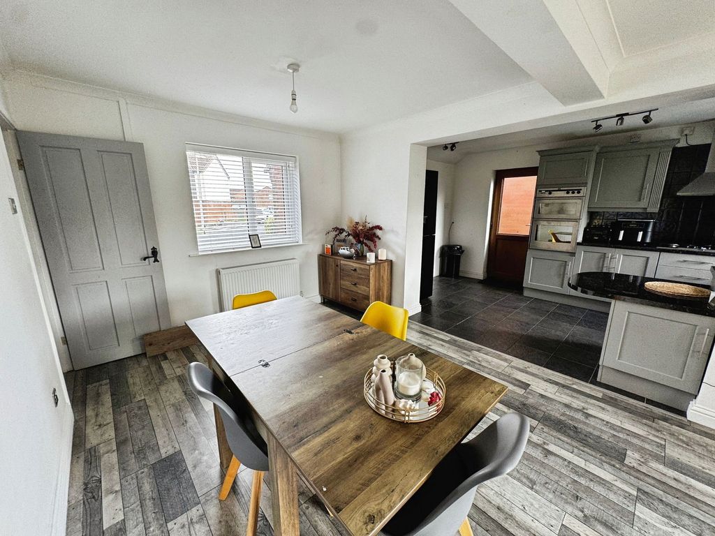 Property photo 3 of 25