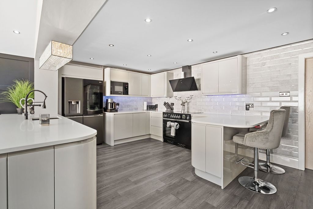 Property photo 3 of 39 40560110