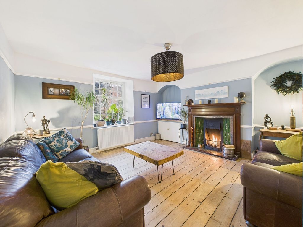 Property photo 2 of 15 Lounge