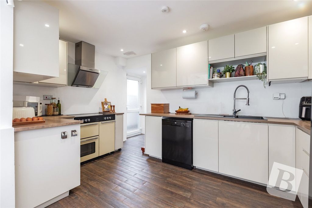 Property photo 2 of 19 Kitchen