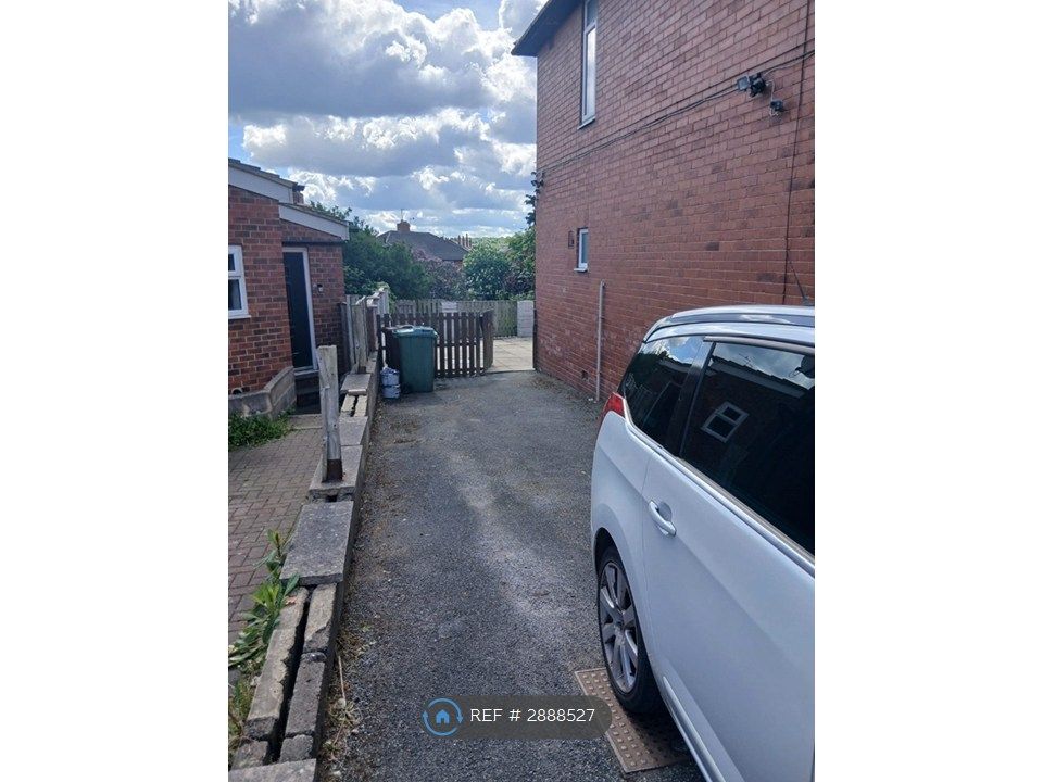 Property photo 3 of 16 Off-Street Parking