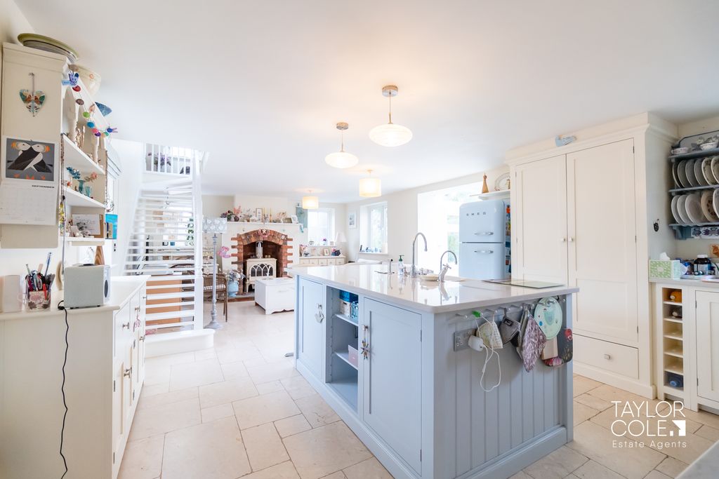 Property photo 3 of 58