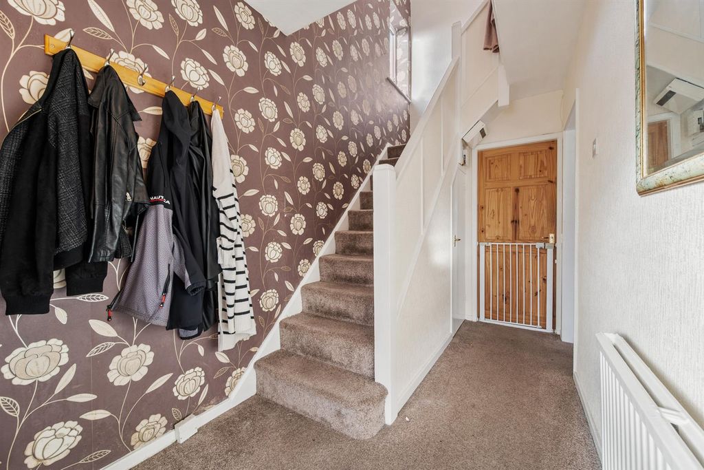 Property photo 2 of 23