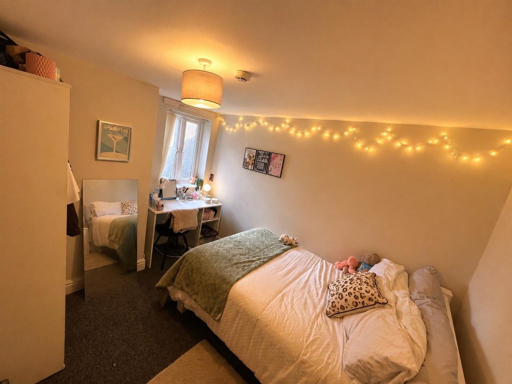 Property photo 3 of 13 9710982.Png