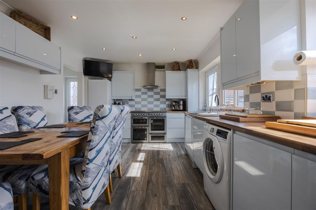 Property photo 2 of 15 Kitchen Diner